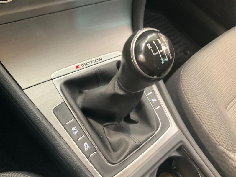 Volkswagen Golf VII 1.6 TDI Rabbit 4Motion BlueMotion Tech 2015 – снимка 34