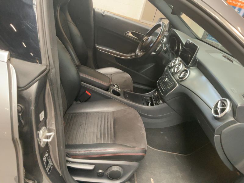Mercedes-Benz CLA-Klasse CLA 220 Shooting Brake AMG Line 2016 – снимка 16