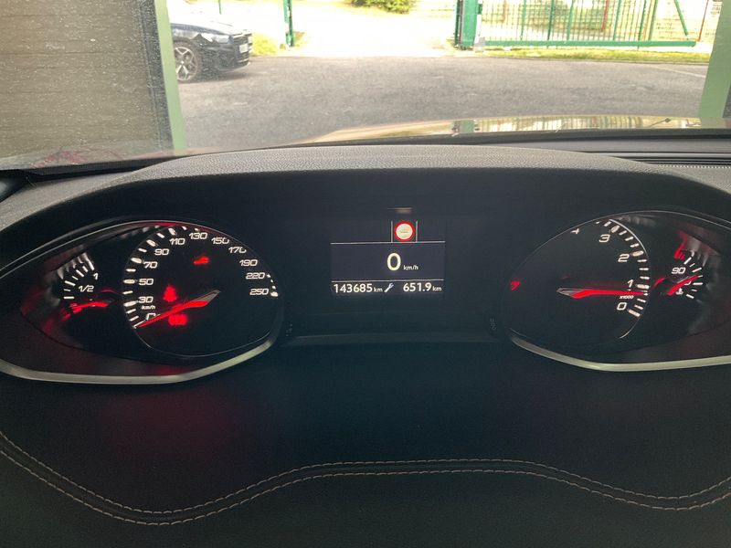 Peugeot 308 1.2 e-THP Allure 2019 – снимка 18