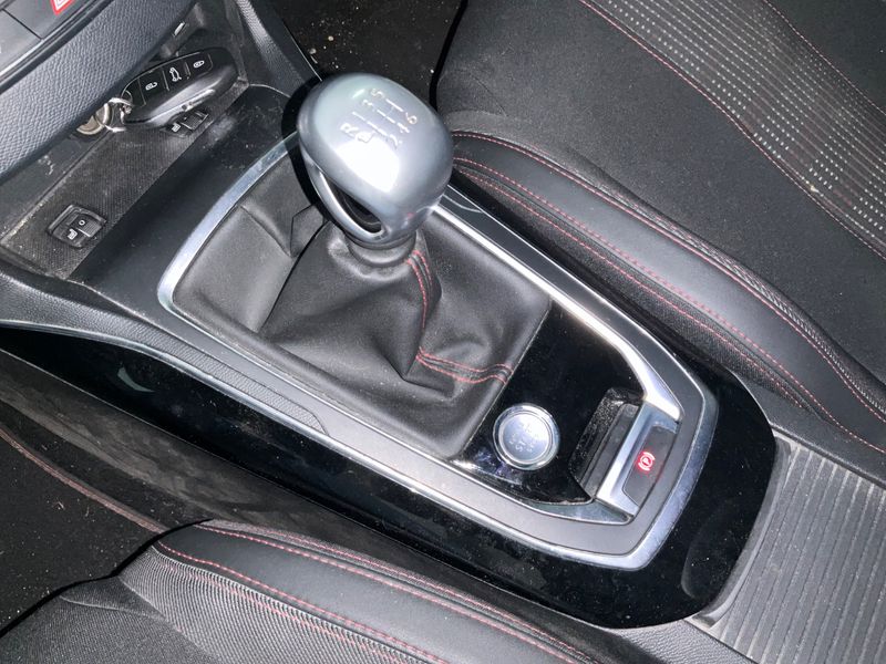 Peugeot 308 1.2 e-THP Allure 2019 – снимка 26