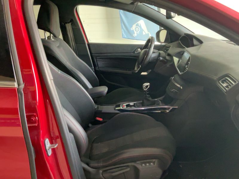 Peugeot 308 1.2 e-THP Allure 2019 – снимка 16