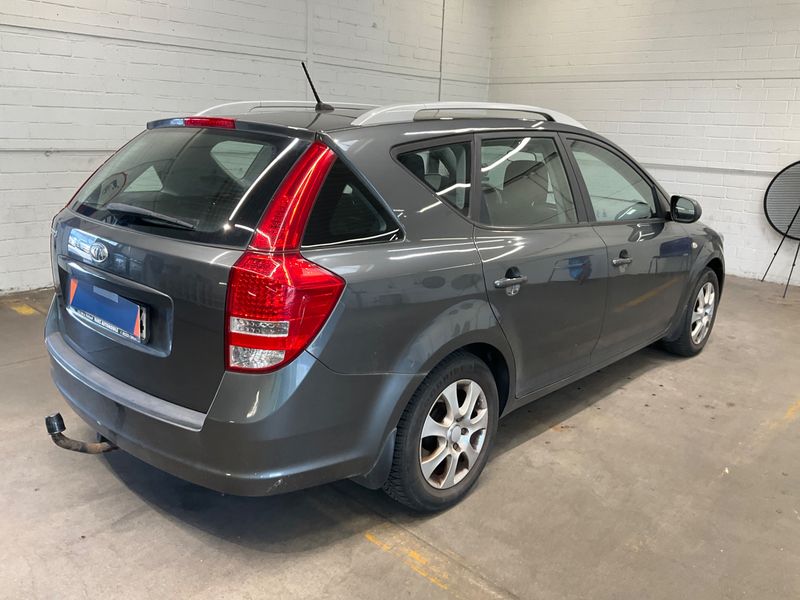 Kia cee'd 1.4 Spirit 2010 – снимка 2