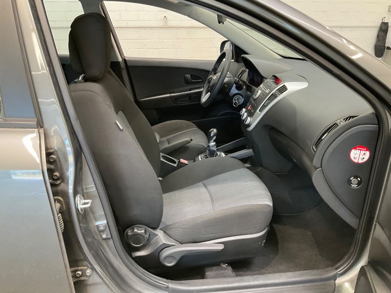 Kia cee'd 1.4 Spirit 2010 – снимка 3