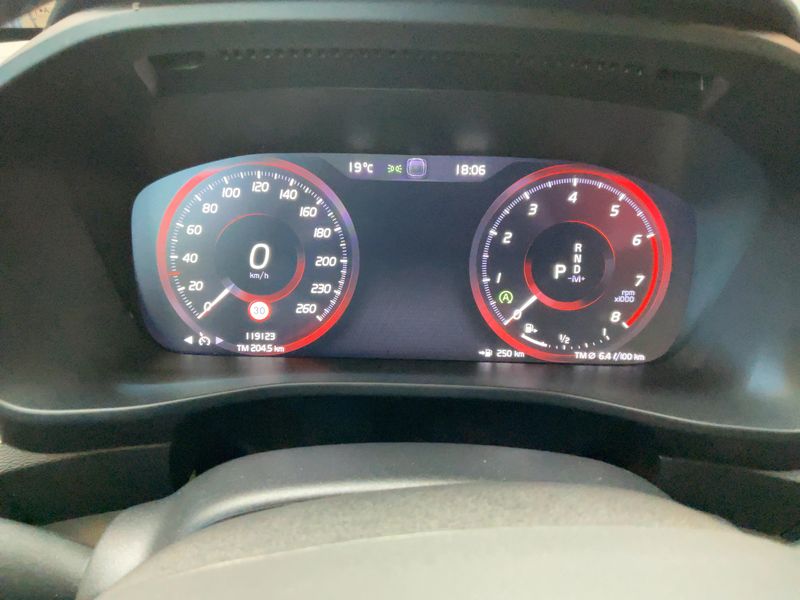 Volvo XC40 1.5 T3 Momentum Pro 2WD 2019 – снимка 18