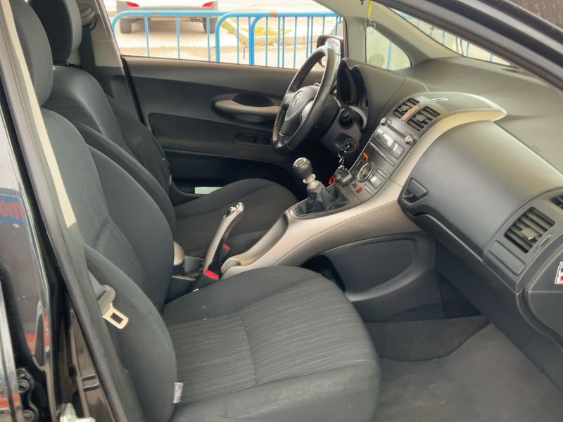 Toyota Auris 2.0 D-4D Sol 2008 – снимка 16