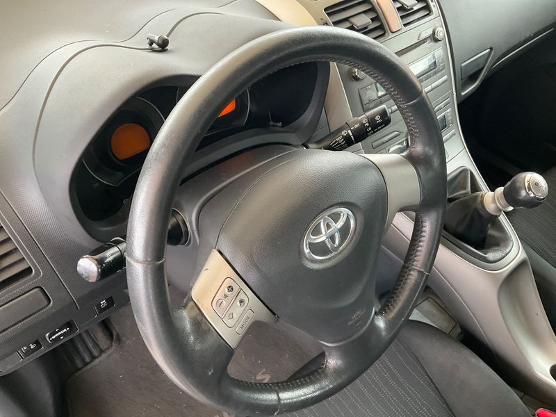 Toyota Auris 2.0 D-4D Sol 2008 – снимка 25