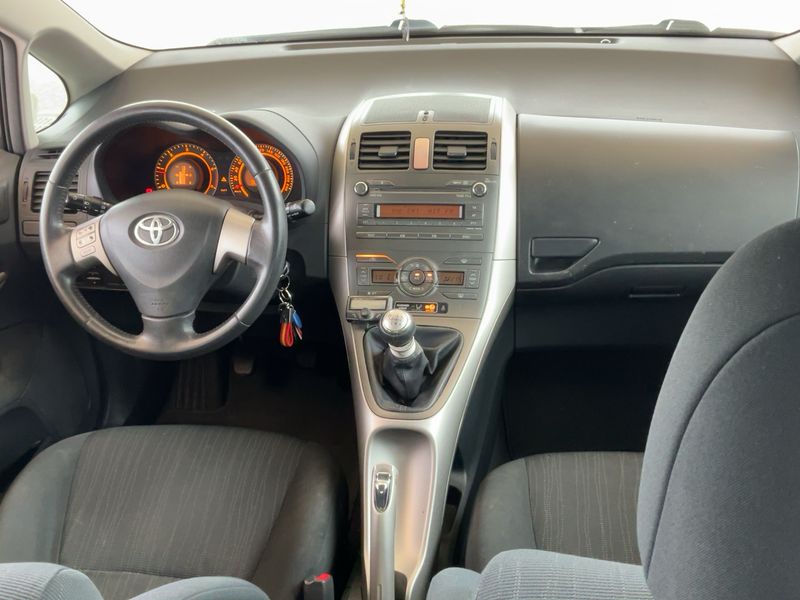Toyota Auris 2.0 D-4D Sol 2008 – снимка 17