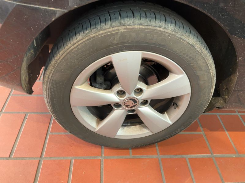 Skoda Rapid Spaceback 1.2 TSI Active 2015 – снимка 9