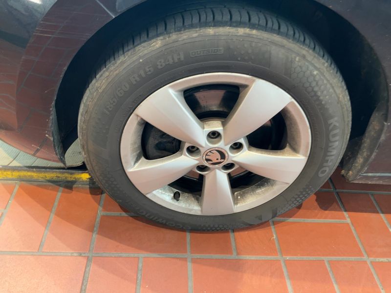 Skoda Rapid Spaceback 1.2 TSI Active 2015 – снимка 3