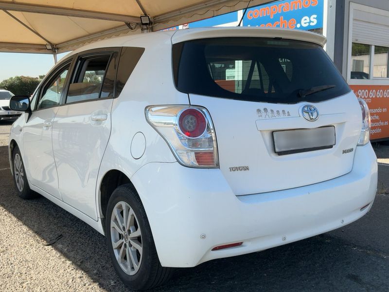 Toyota Verso 2.0 D-4D Active 2011 – снимка 6