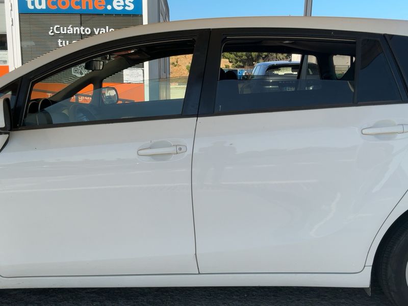 Toyota Verso 2.0 D-4D Active 2011 – снимка 4