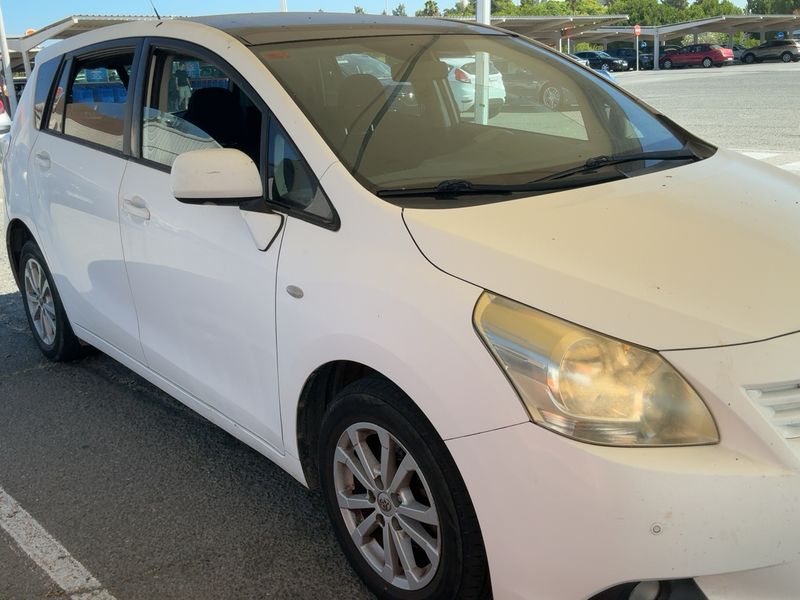 Toyota Verso 2.0 D-4D Active 2011 – снимка 12