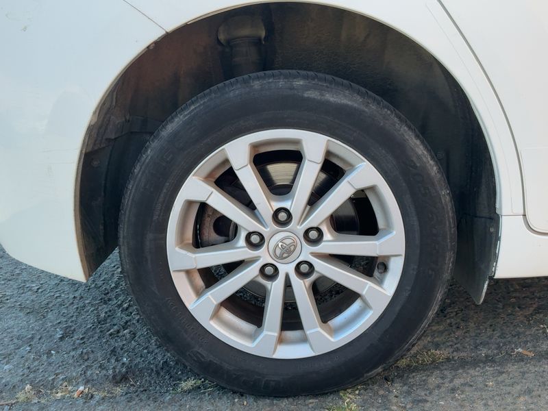 Toyota Verso 2.0 D-4D Active 2011 – снимка 9