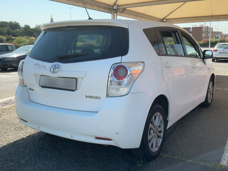 Toyota Verso 2.0 D-4D Active 2011 – снимка 8
