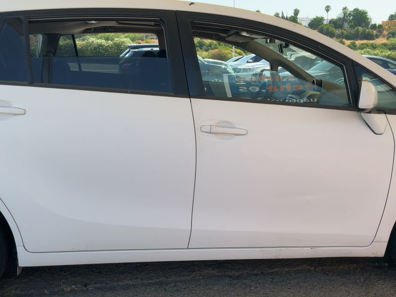 Toyota Verso 2.0 D-4D Active 2011 – снимка 10
