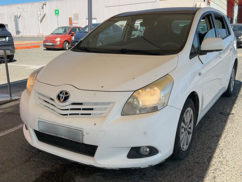 Toyota Verso 2.0 D-4D Active 2011 – снимка 1