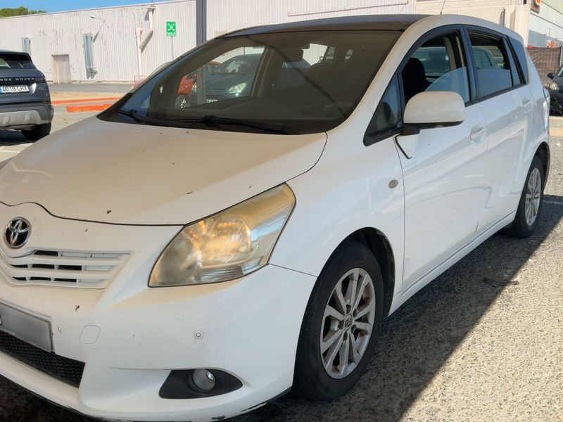 Toyota Verso 2.0 D-4D Active 2011 – снимка 2