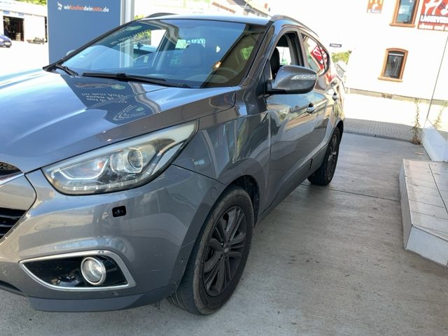 Hyundai ix35 2.0 CRDi Style AWD 2015 – снимка 2