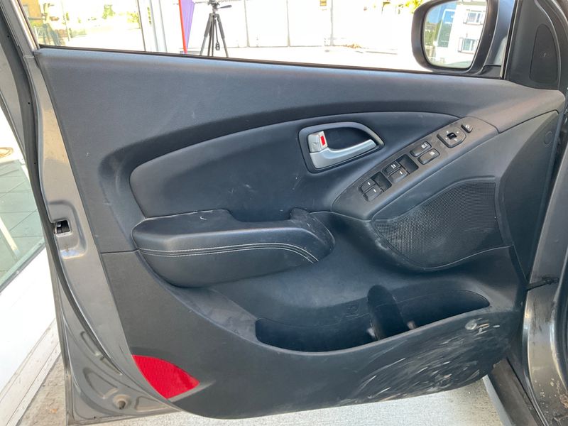 Hyundai ix35 2.0 CRDi Style AWD 2015 – снимка 30
