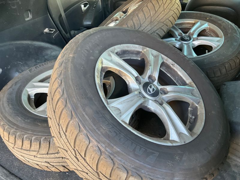 Hyundai ix35 2.0 CRDi Style AWD 2015 – снимка 15