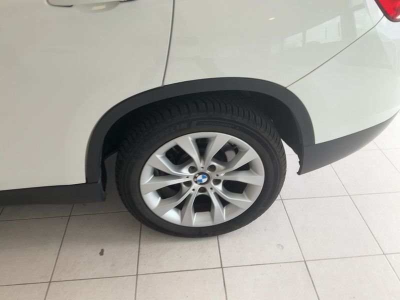 BMW X1 xDrive 20d Luxe 2011 – снимка 5
