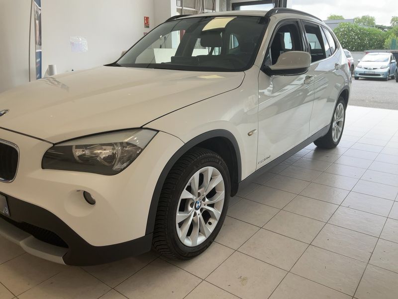 BMW X1 xDrive 20d Luxe 2011 – снимка 2