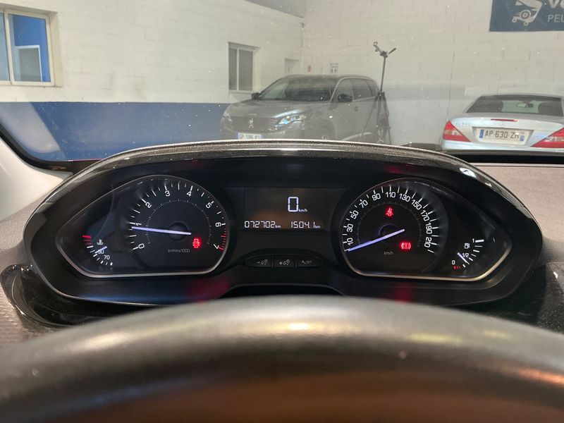 Peugeot 2008 1.2 PureTech Style 2017 – снимка 18