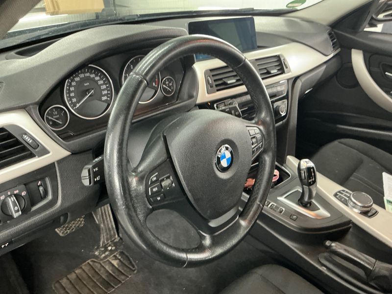BMW 3er 320d 2018 – снимка 29