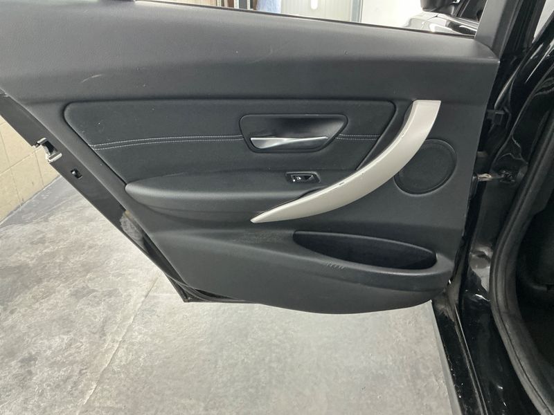 BMW 3er 320d 2018 – снимка 24