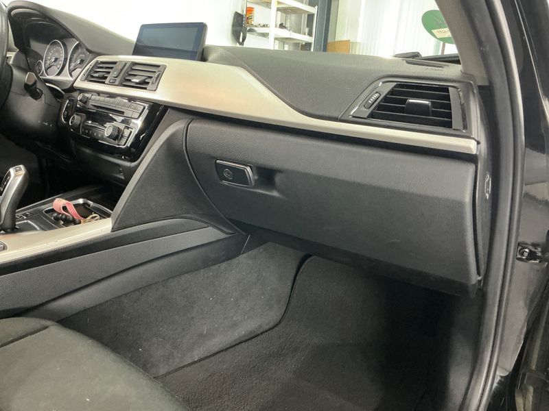 BMW 3er 320d 2018 – снимка 30