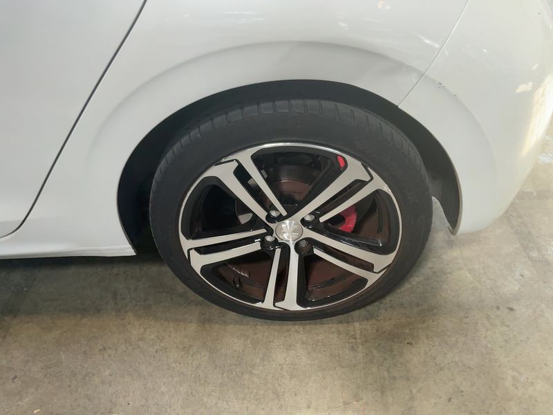 Peugeot 208 1.2 e-THP GT Line 2016 – снимка 5