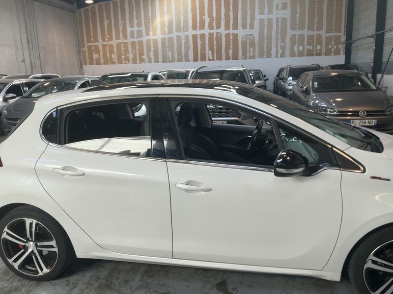 Peugeot 208 1.2 e-THP GT Line 2016 – снимка 10