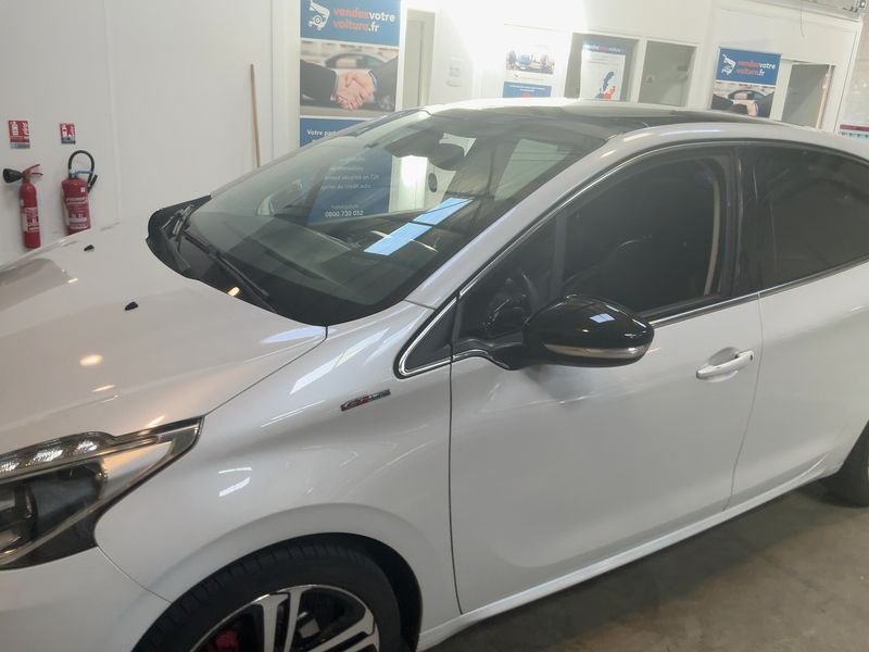 Peugeot 208 1.2 e-THP GT Line 2016 – снимка 2
