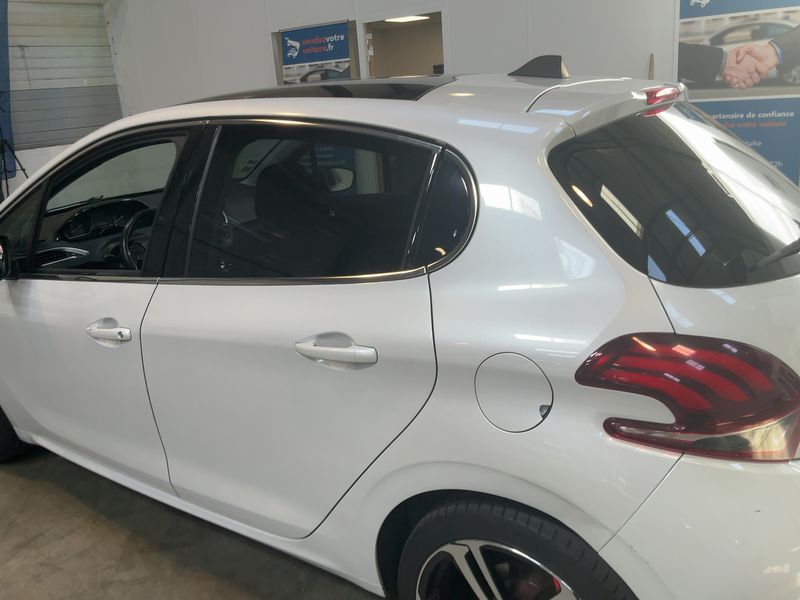 Peugeot 208 1.2 e-THP GT Line 2016 – снимка 6