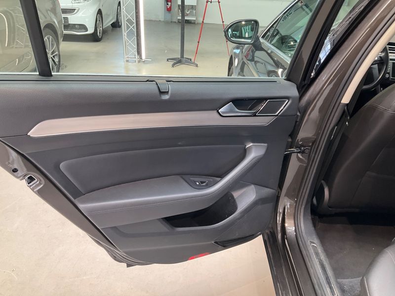 Volkswagen Passat 2.0 TDI Highline BlueMotion Tech 2016 – снимка 27
