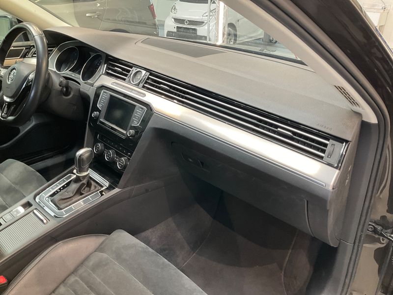 Volkswagen Passat 2.0 TDI Highline BlueMotion Tech 2016 – снимка 24