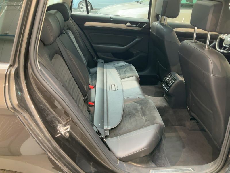Volkswagen Passat 2.0 TDI Highline BlueMotion Tech 2016 – снимка 20
