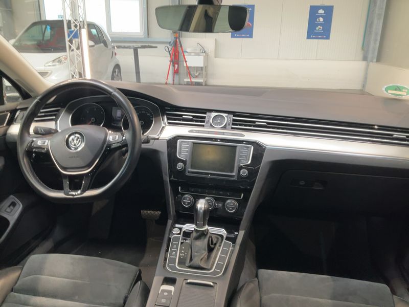Volkswagen Passat 2.0 TDI Highline BlueMotion Tech 2016 – снимка 18