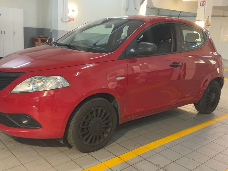 Lancia Ypsilon 1.0 Mild-Hybrid Silver 2021 – снимка 2