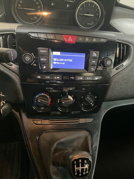 Lancia Ypsilon 1.0 Mild-Hybrid Silver 2021 – снимка 29