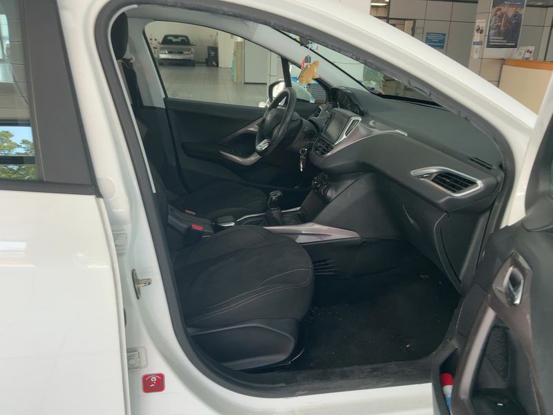 Peugeot 2008 1.6 e-HDi Active 2014 – снимка 16