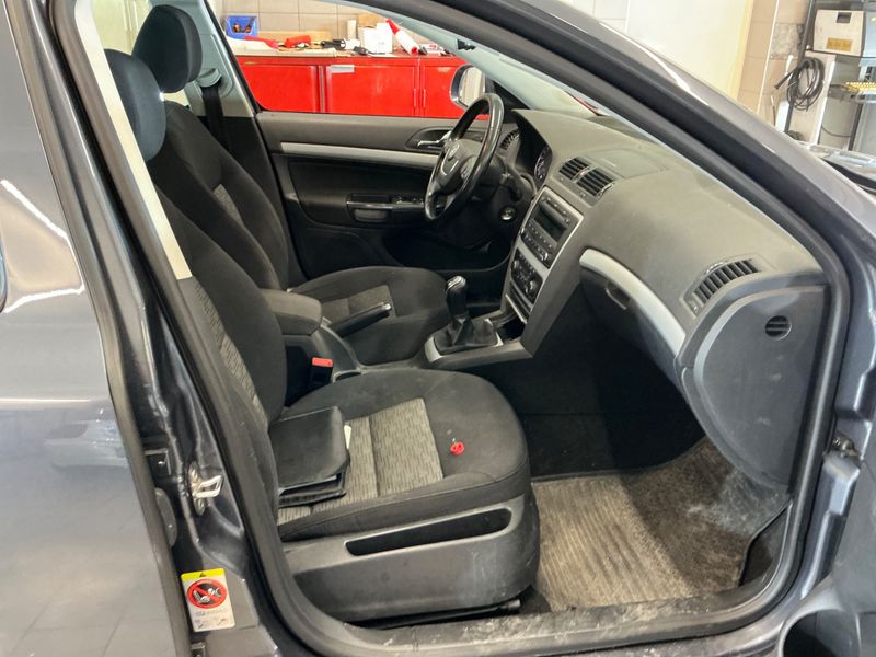 Skoda Octavia 1.6 TDI Ambition 4x4 2011 – снимка 3