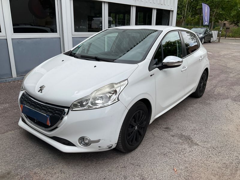 Peugeot 208 1.6 HDi Style 2015 – снимка 1