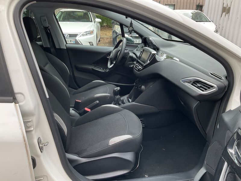 Peugeot 208 1.6 HDi Style 2015 – снимка 3