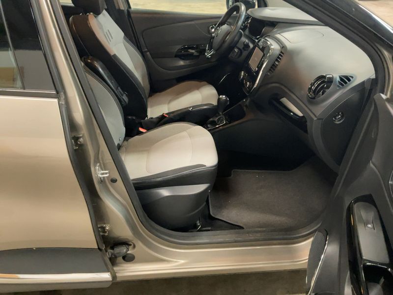 Renault Captur 1.2 TCe Zen 2014 – снимка 16