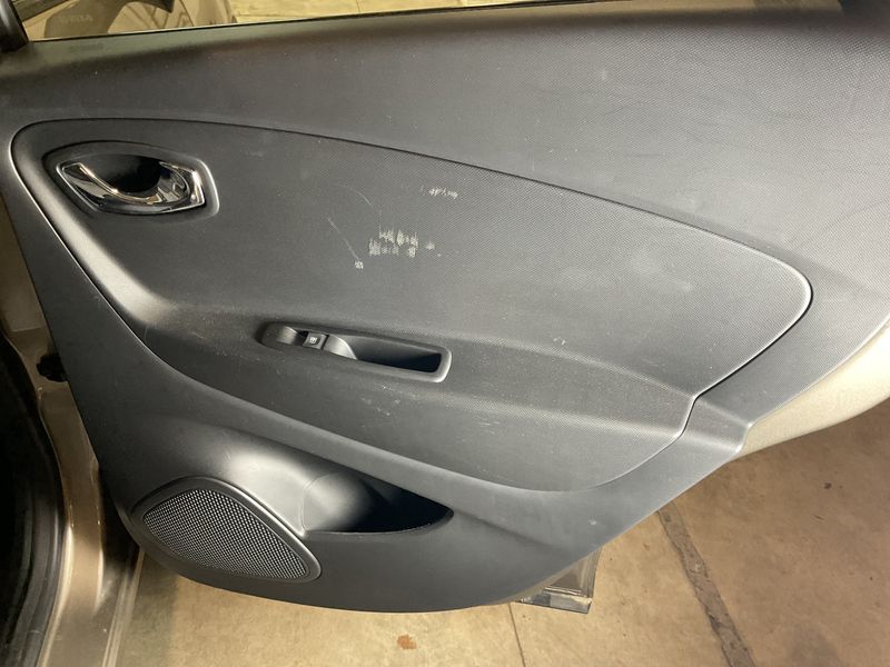 Renault Captur 1.2 TCe Zen 2014 – снимка 24