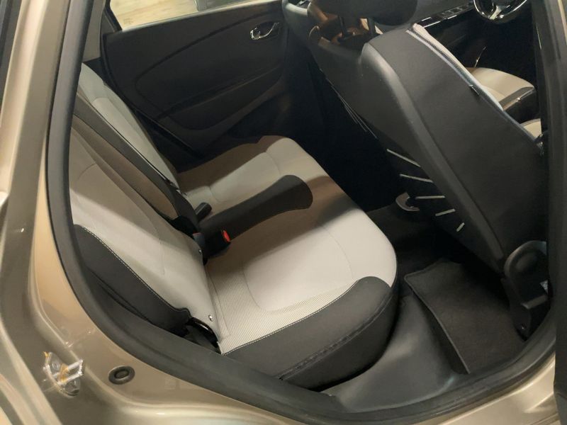 Renault Captur 1.2 TCe Zen 2014 – снимка 19