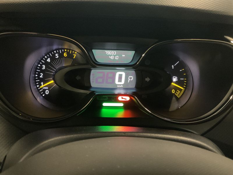 Renault Captur 1.2 TCe Zen 2014 – снимка 18