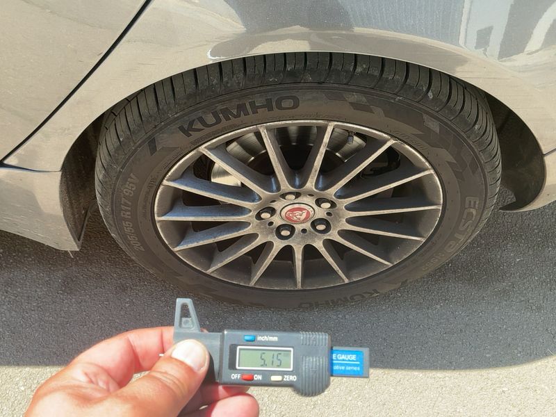 Jaguar XE 20d E-Performance Pure 2015 – снимка 5