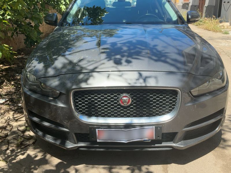 Jaguar XE 20d E-Performance Pure 2015 – снимка 14